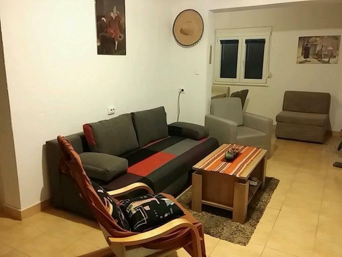 Gogi Apartman Округ-Доньи Экстерьер фото